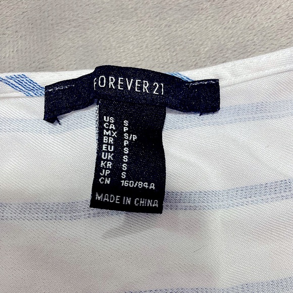 Forever 21 Cropped Blouse - Picture 2 of 2